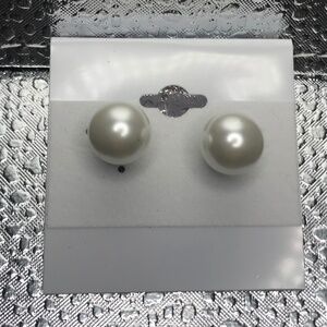 Pearl Studs